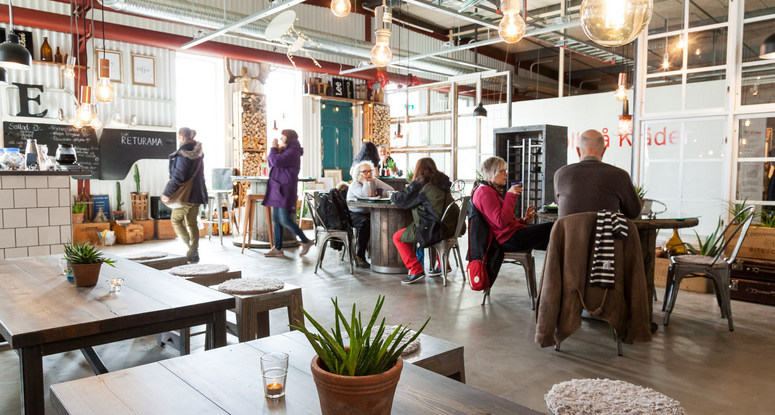 The center includes a café and restaurant with a heavy focus on organic products. Image: Esem