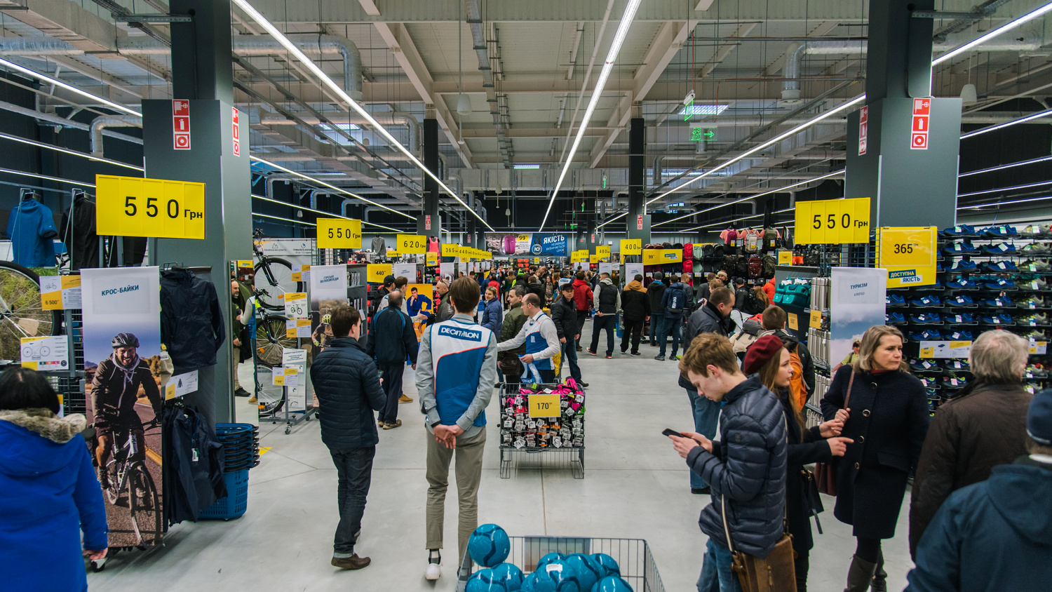 decathlon store opening times