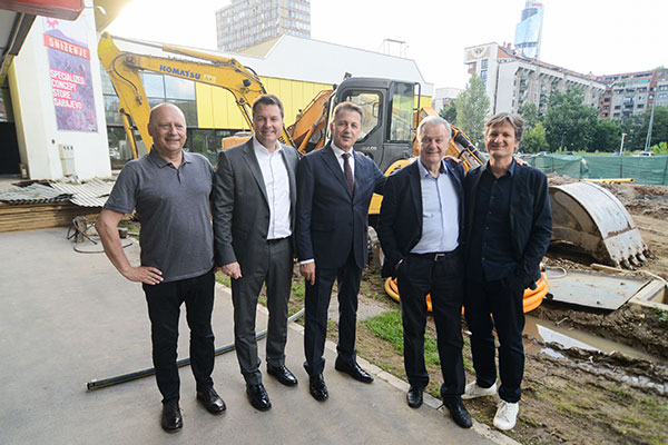 Left to right: Mirsad Purivatra, director Sarajevo Film Festival; Mag. Christof Papousek, CFO and managing partner Cineplexx International; Rasim Bajrovic managing director and owner Europe Group; Enver Hadziabdic managing director Cineplexx; Architect DI Thomas Emmer; Credit: Cineplexx