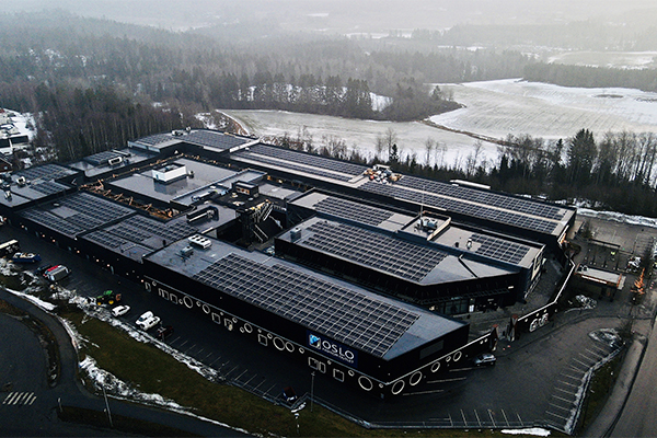 Rooftop solar panels on Oslo Fashion Outlet /// credit: Bellier