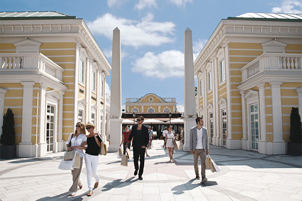 McArthurGlen Designer Outlet Parndorf has once again been awarded the prestigious "Travellers' Choice Award" from the travel platform Tripadvisor. /// credit: Designer Outlet Parndorf