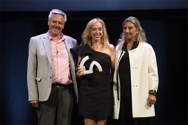 Left to right: Claudio Poltera, Centre Manager, and Sara Gao, Marketing Manager at La Torre Outlet Zaragoza; Mar Vaquero, second Vice-president of Economy, Employment and Industry in Aragon /// credit: ROS Retail Outlet Shopping