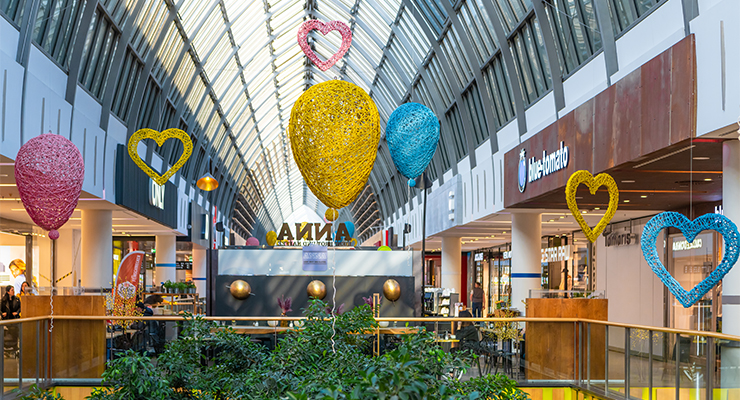 "Regensburg Arcaden" shopping center, Germany. /// credit: MK Illumination