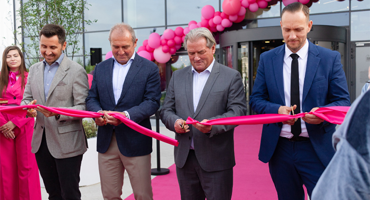 From left to right: Krzysztof Gaczorek, CEO of KG Group; Marek Koźmiński, Co-Founder of KG Group; Thomas Reichenauer, Co-Founder & Managing Director of ROS Retail Outlet Shopping; and Wojciech Pawłowski, Centre Manager of Designer Outlet Kraków. /// credit: ROS Retail Outlet Shopping