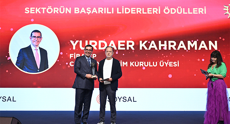 Yurdaer Kahraman, CEO and Board Member of Fiba Commercial Properties, has been honored with the “Outstanding Industry Leader” award at Retail Days in Türkiye. /// credit: Fiba CP