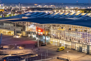 Braehead Shopping Center on the south bank of the River Clyde in Renfrew, Scotland /// © SGS UK Retail