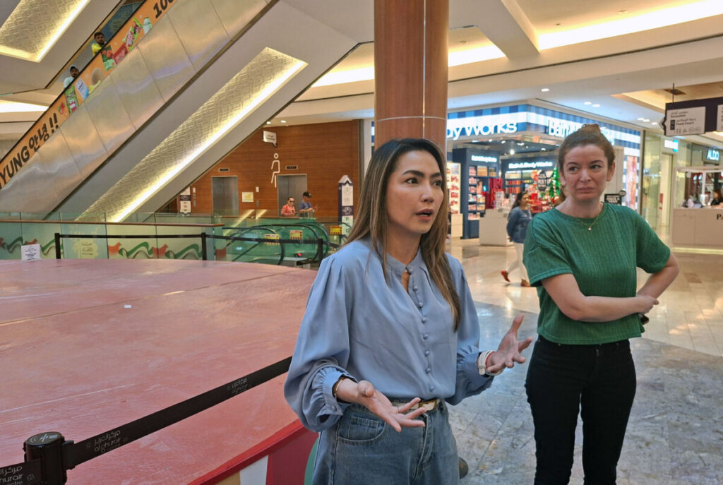 Janice Sanpedro, Vice President Retail Leasing (left) and Angela Guastella, Vice President Retail Relations, explain Al Ghurair Centre | © Peter Sempelmann