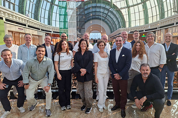 ACROSS Study Tour participants at Dubai Hills Mall | © ACROSS Peter Sempelmann