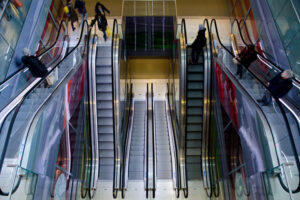 Escalator in shopping mall | ©Pixabay