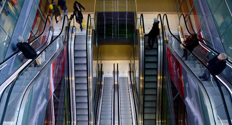Escalator in shopping mall | ©Pixabay