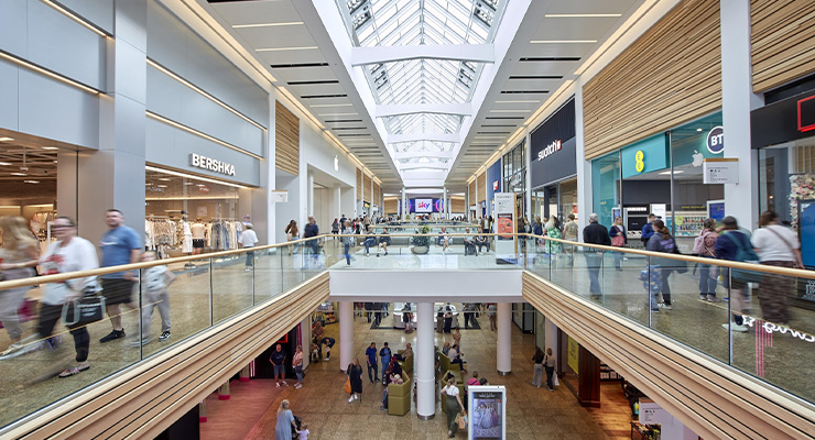 Inside the shopping destination /// © Meadowhall
