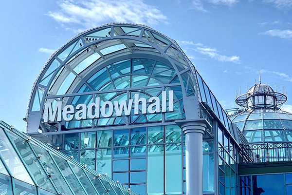 Facade of Meadowhall in Sheffield, UK /// © Meadowhall